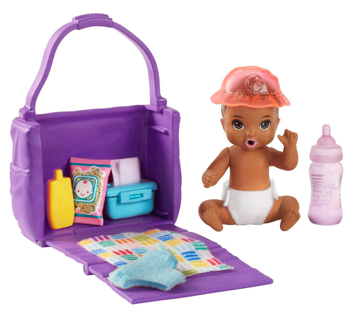 Barbie GHV86 - Skipper Babysitters Inc. Fütter- und Wickel Spielset, Baby-Puppe mit Farbwechselfunkt