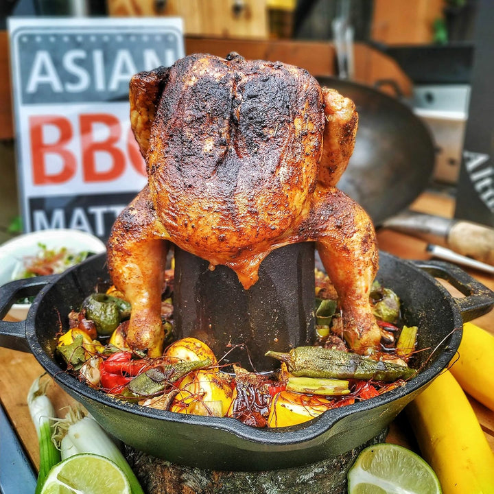 BBQ-Toro Gusseisen Hähnchenbräter Ø 28 cm | Bereits eingebrannt - preseasoned | Geflügelbräter für G