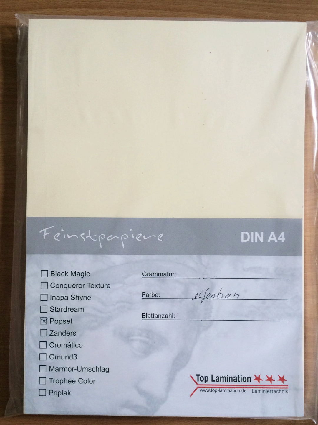 100 Blatt DIN A3 Papier elfenbein 120g/m² - komplett durchgefärbt, für Einladungen, Hochzeitskarten,