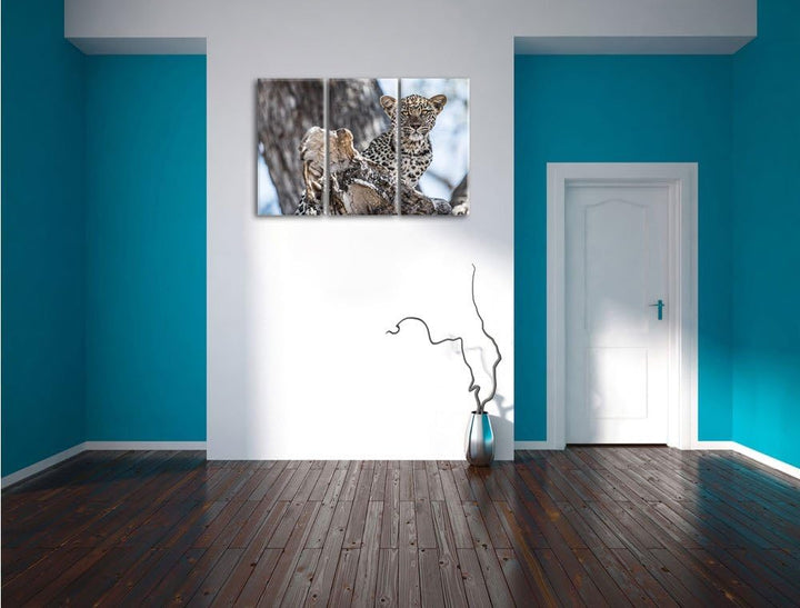 Pixxprint Neugieriges Leopardjunges auf Baum 3-Teiler Leinwandbild 120x80 Bild auf Leinwand
