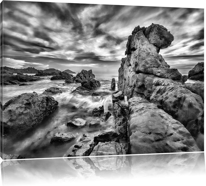 Pixxprint Monocrome, Steinige Küste bei Abenddämmerung, Format: 100x70 auf Leinwand, 100x70