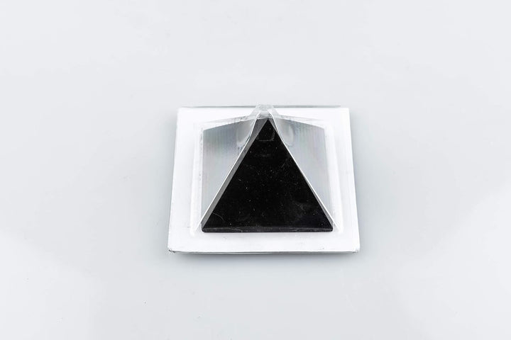 KASHU Edelstein Schungit direkt aus Karelien: 10 x Pyramide 4 cm Poliert