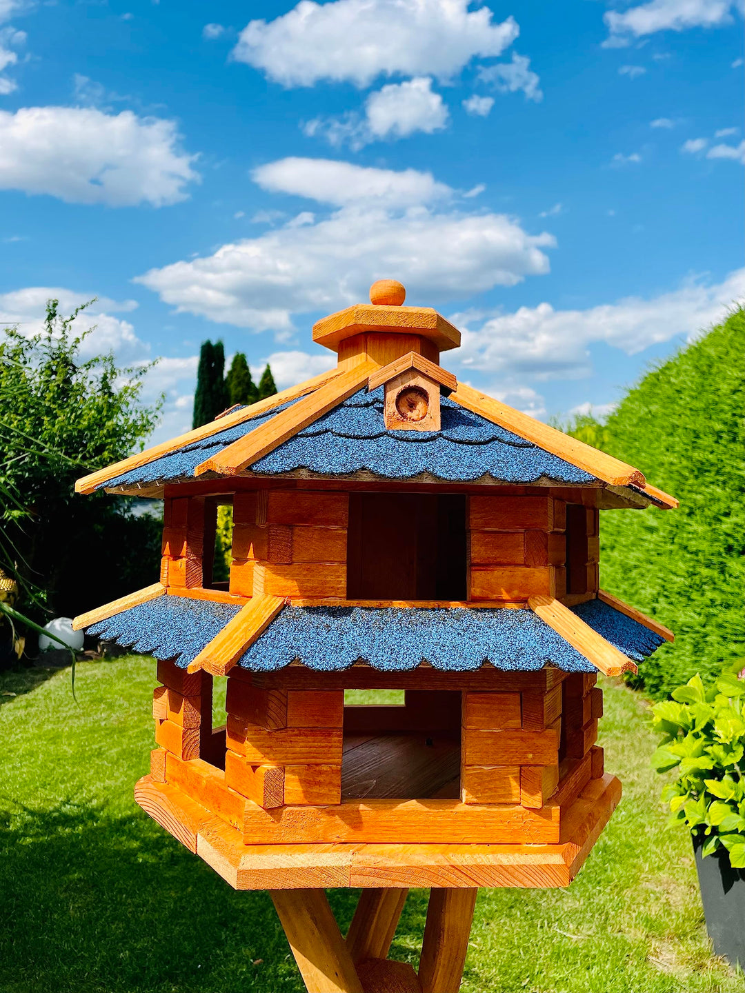 Vogelvilla wetterfest von L bis XXL Futterhaus Vogelhaus mit oder ohne Ständer in Braun mit Rot, Grü
