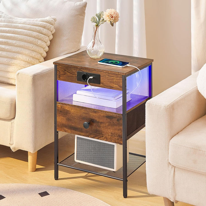 HOOBRO Nachttisch mit Ladestation und LED-Lichtleiste, schmaler Beistelltisch mit Schublade, Sofatis