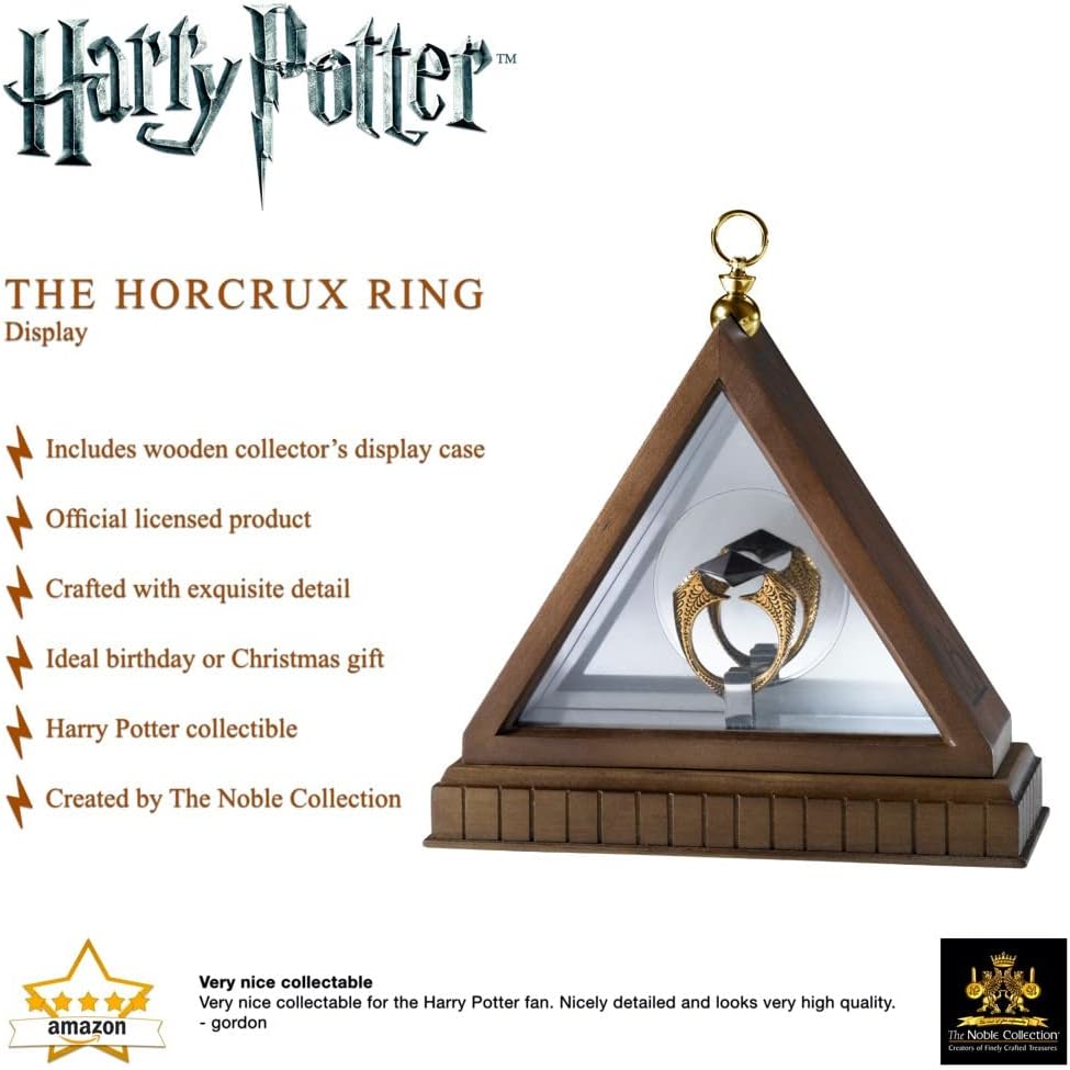 The Noble Collection  Das Horcrux Ring Display