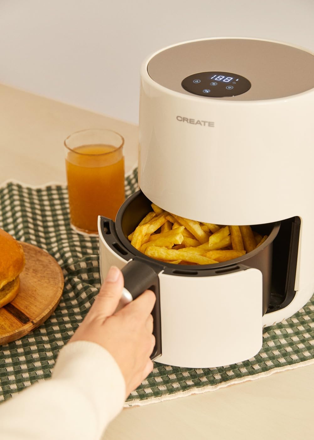 CREATE/FRYER AIR/Heissluftfritteuse 1.5L Cremeweiss/Antihaft-Korb, automatische Abschaltung, BPA-fre