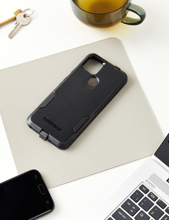 OtterBox Pixel 5a Commuter Series Schutzhülle – Schwarz, schlank und robust, taschenfreundlich, mit