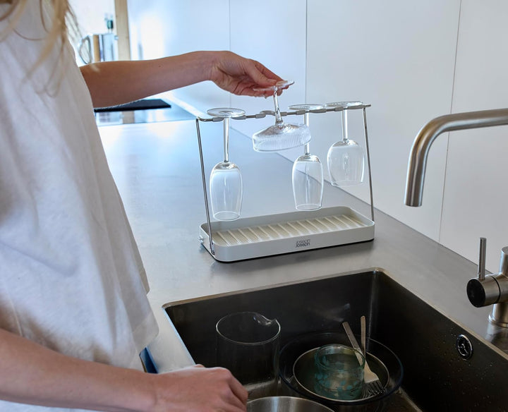Joseph Joseph DrySmart Faltbares Abtropfgestell für Weingläser, Platzsparend, recyceltem Plastik Wei