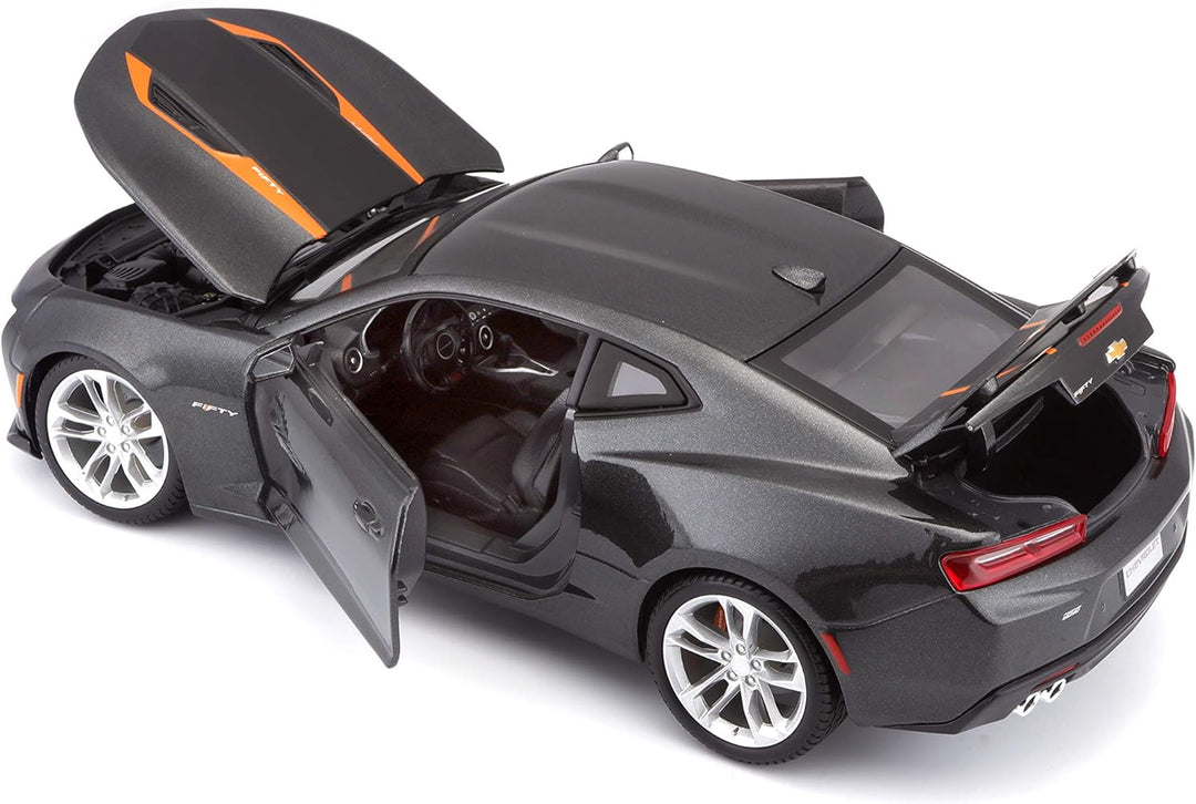Maisto Chevrolet Camaro zum 50. Jubiläum, Modellauto mit Federung, Massstab 1:18, Türen und Motorhau