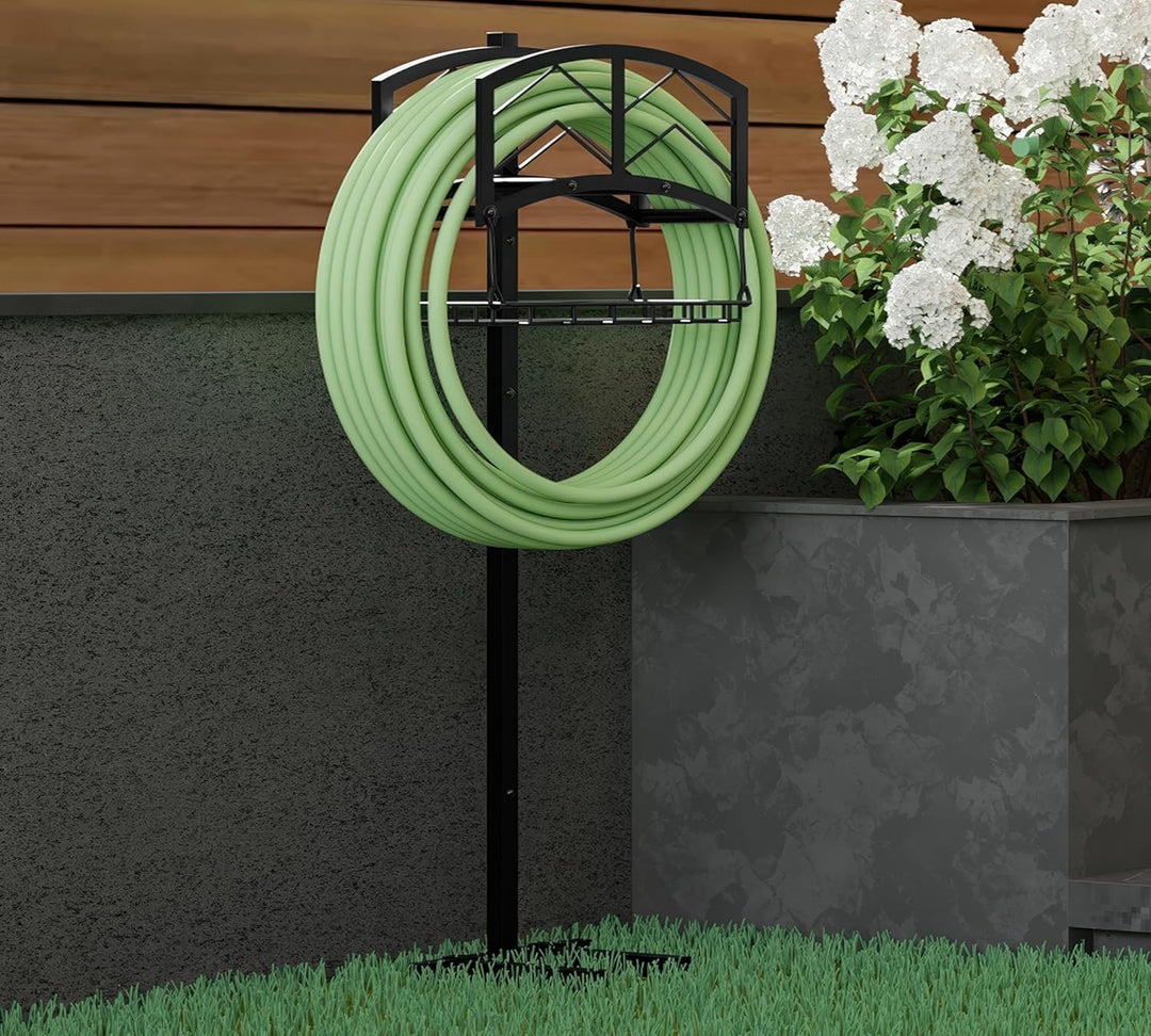 Kingson Tragbarer Gartenschlauchhalter mit Aufbewahrungskorb, robuste schwarze Stahlkonstruktion, hä