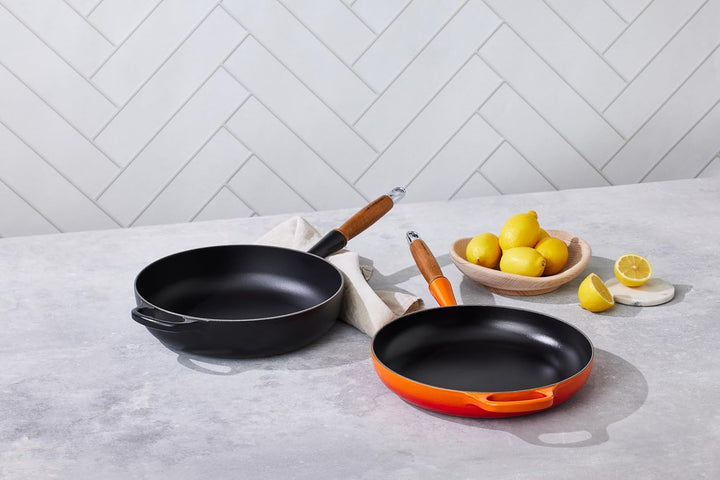 LE CREUSET Signature gusseiserne Bratpfanne mit Holzgriff 28 cm Ofenrot, 20258280900422 Ofenrot 28 c