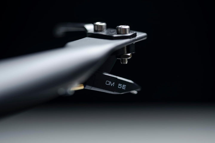 Pro-Ject Debut III Manueller Plattenspieler (MM-Tonabnehmer Ortofon OM 5E, Pro-Ject 8.6 Tonarm) matt