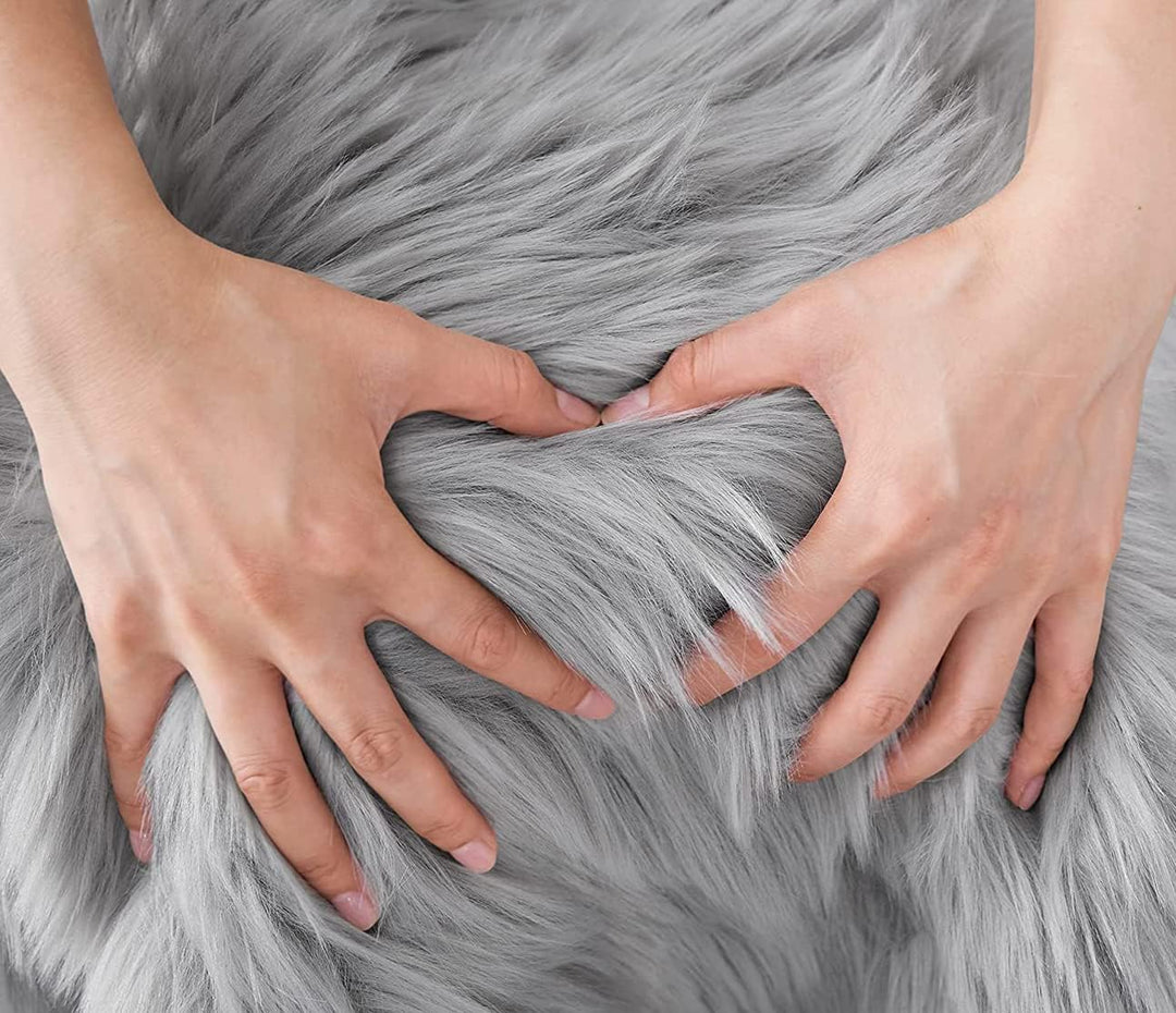 Faux Lammfell Schaffell Teppich Grau 40x60 cm, Longhair Flauschiger Teppiche Wohnzimmer Deko Weicher