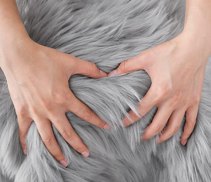 Faux Lammfell Schaffell Teppich Grau 40x60 cm, Longhair Flauschiger Teppiche Wohnzimmer Deko Weicher