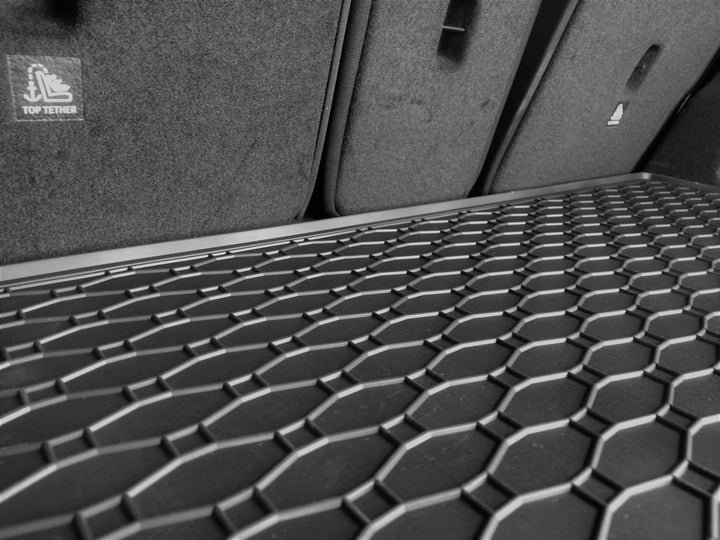 Passgenaue Kofferraumwanne und Gummifussmatten geeignet für BMW X1 F48 ab 2016 + Gurtschoner