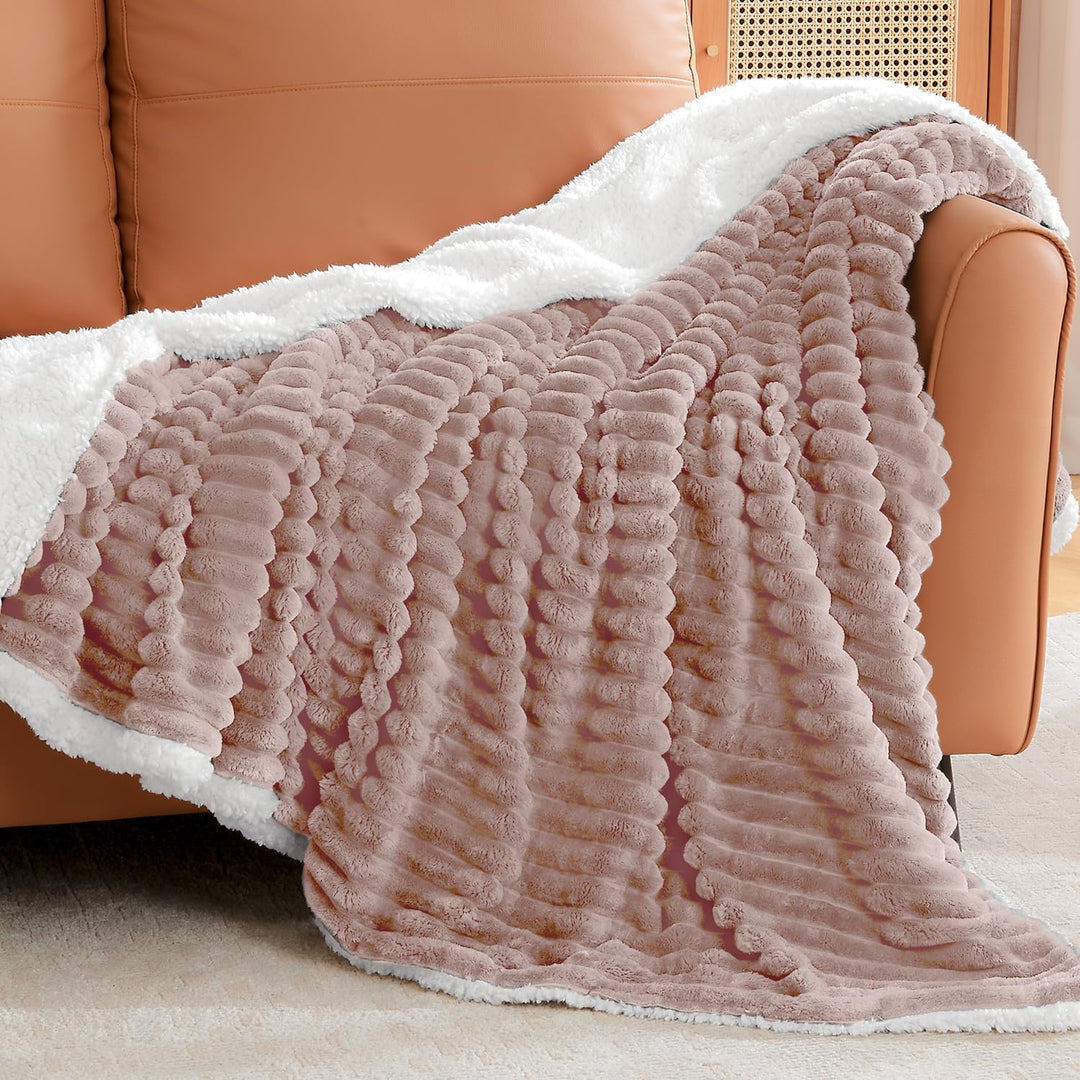 BEDELITE warme Decke Sherpa Kuscheldecke Flauschig Altrosa 150x200 | dicke Deko Fleecedecke, Cord Üb