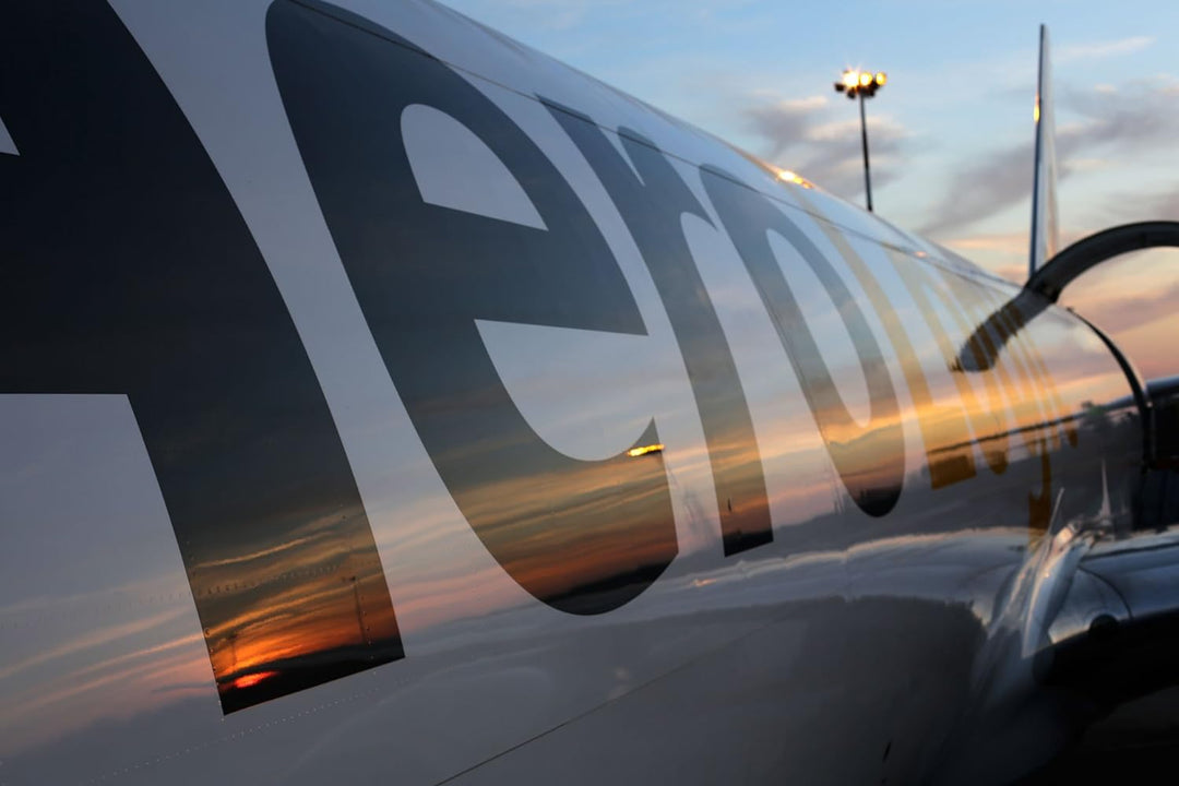 PilotsEYE.tv | HONGKONG | Cockpitmitflug B777-F | AeroLogic | "Typhoon warning" | Bonus: Best of Kai