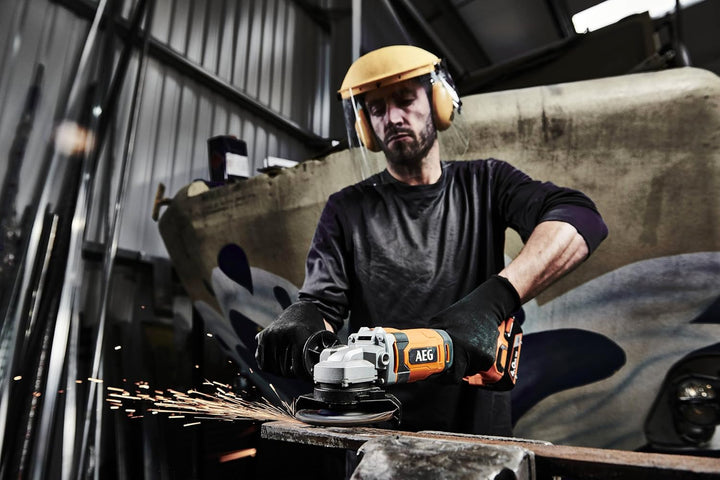 AEG - 125 mm Akku-Winkelschleifer 18 Volt, 9200 U/min mit 2 Pro Lithium-Akkus 4,0 Ah, Ladegerät und