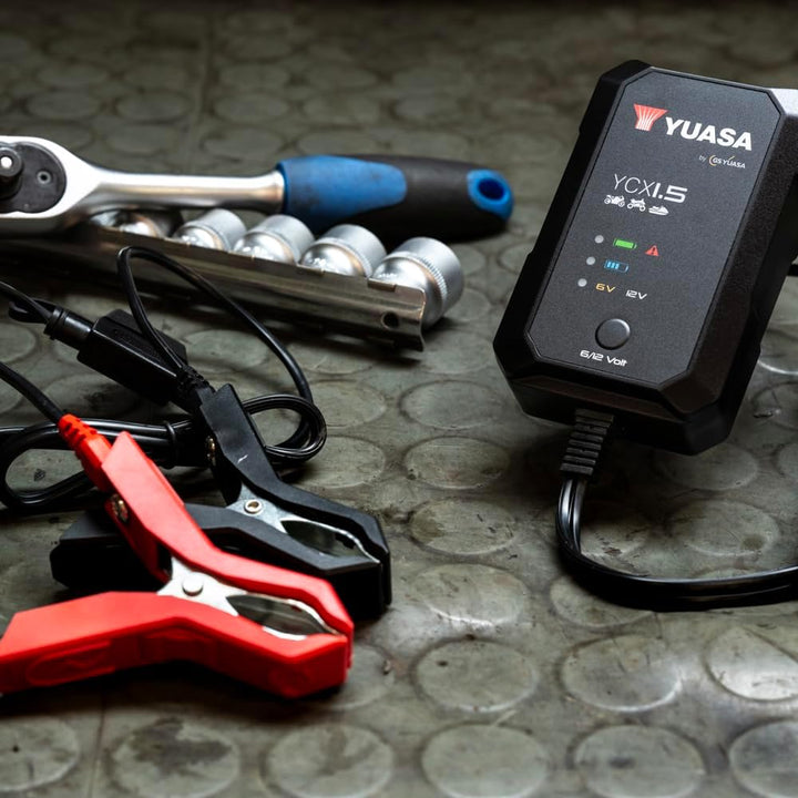 Yuasa YCX1.5 6/12 V 1,5 A Motorradbatterie-Smart-Ladegerät Schwarz, Schwarz
