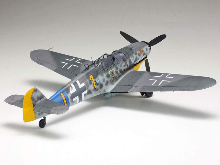 TAMIYA 25204 1:48 Dt. BF109 G-6 &amp; Kübelwagen 82 - Modellbausatz,Plastikbausatz, Bausatz zum Zusammen