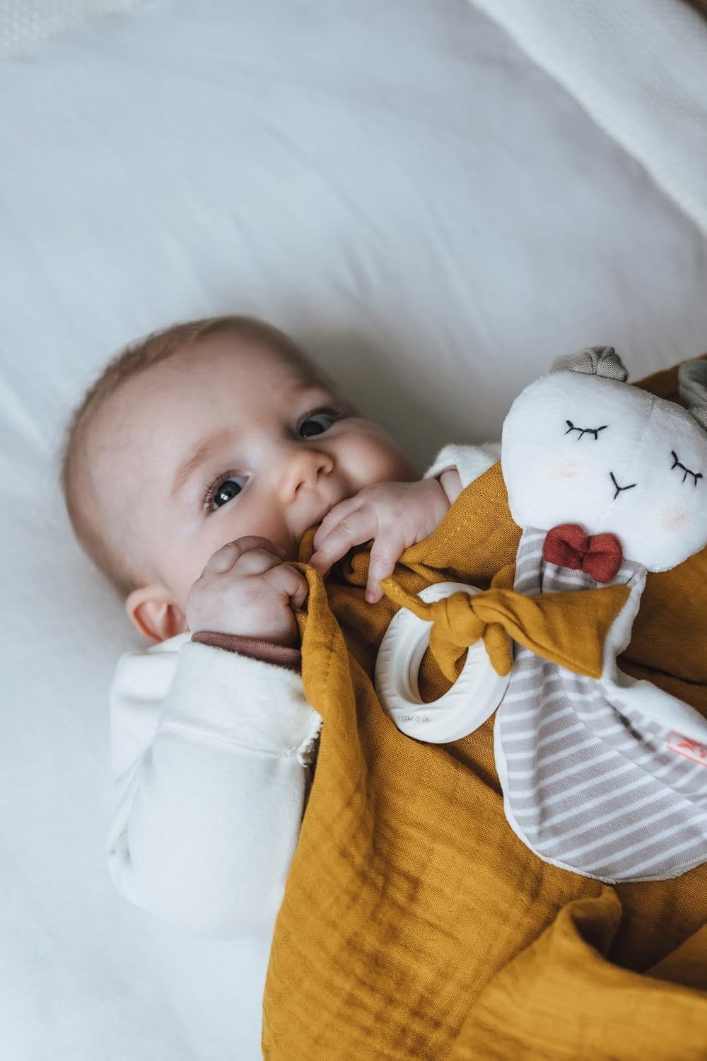 kikadu Naturkautschuk-Beissring Hase - Babyspielzeug aus 100% GOTS-zertifizierter Bio-Baumwolle