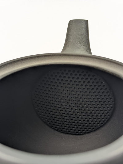Japanische Teekanne für Grüner Tee/Kyusu aus Tokoname, Japan schwarz 200ml / Integriertes Teesieb/Ja