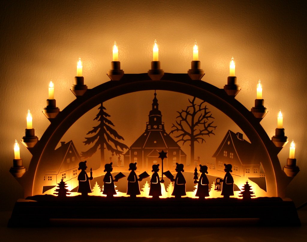 KWO Olbernhau 62003 Schwibbogen Seiffner Kirche mit Kurrende, 65 x 40 cm