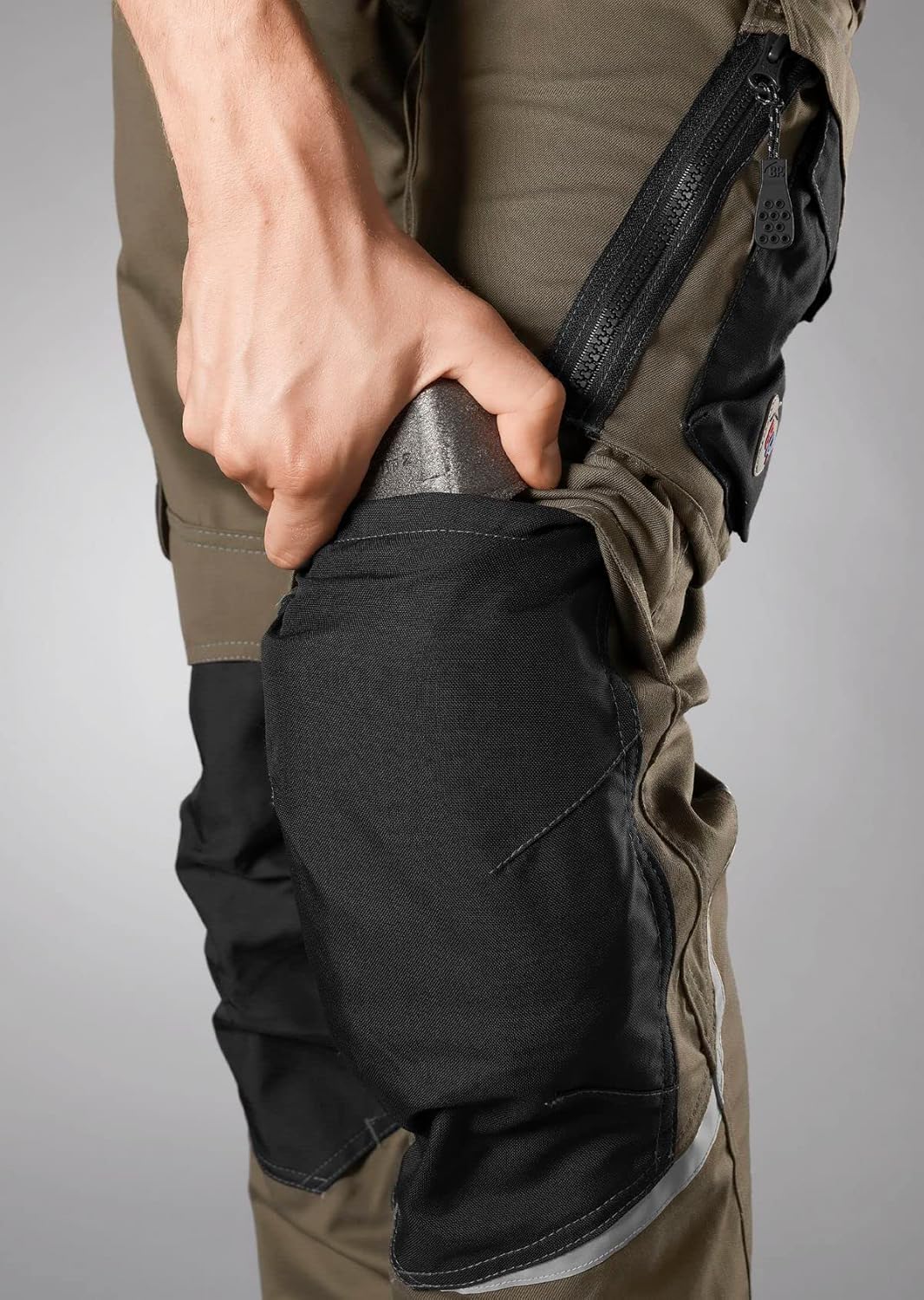 BP 1998-570-5032 Arbeitshose mit Kniepolstertaschen - Schlanke Silhouette - Elastischer Rückengurt -