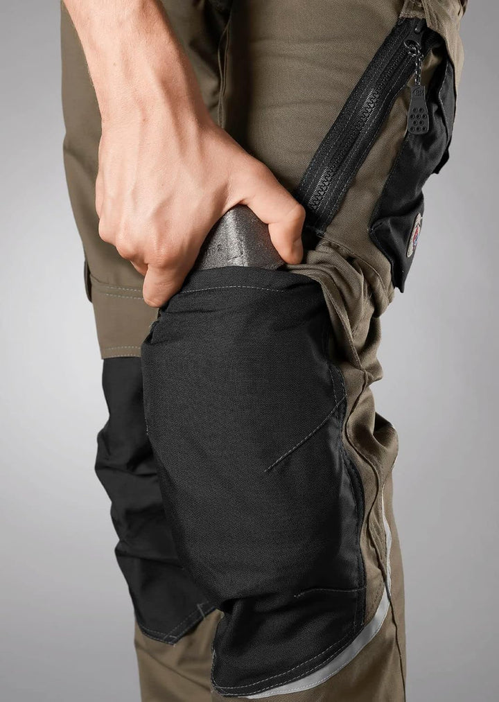 BP 1998-570-5032 Arbeitshose mit Kniepolstertaschen - Schlanke Silhouette - Elastischer Rückengurt -