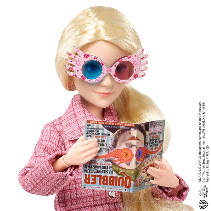 Mattel Harry Potter - Luna Lovegood Sammelpuppe (ca. 25 cm) mit Tweed-Jacke, Rock und Strumpfhose, e