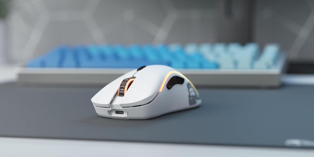 Glorious Gaming Model D Kabellose Gaming-Maus – superleichte 69g, verzögerungsfreie 2,4-GHz-Funkverb