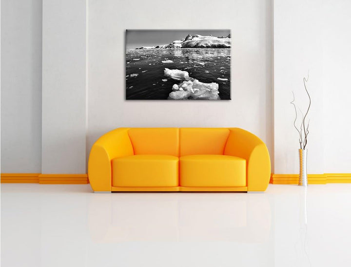 Pixxprint Monocrome, Eisbrocken im Meer Arktis, Format: 100x70 auf Leinwand, 100x70