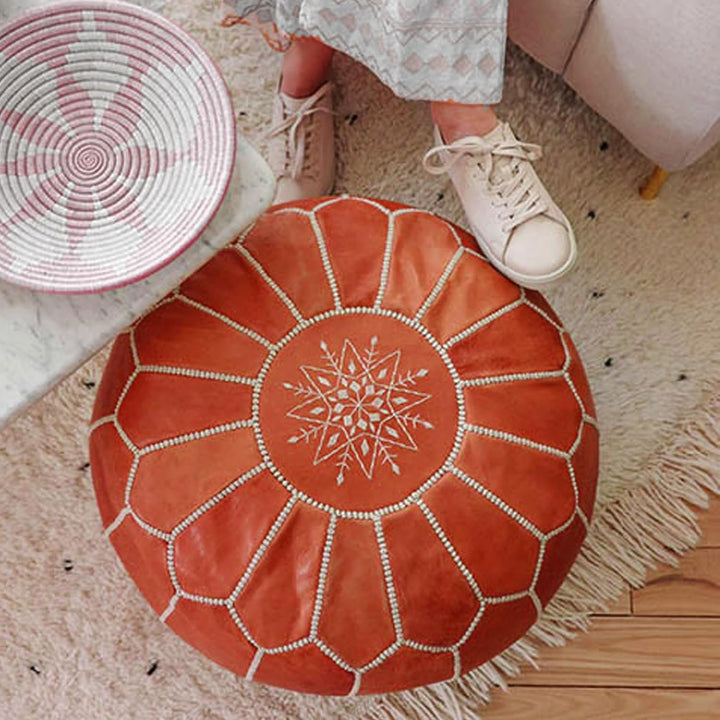 ALMADIH Leder Pouf Sitzkissen rosa mit lila Ziernaht Robustes Leder + formstabile Füllung - Traditio