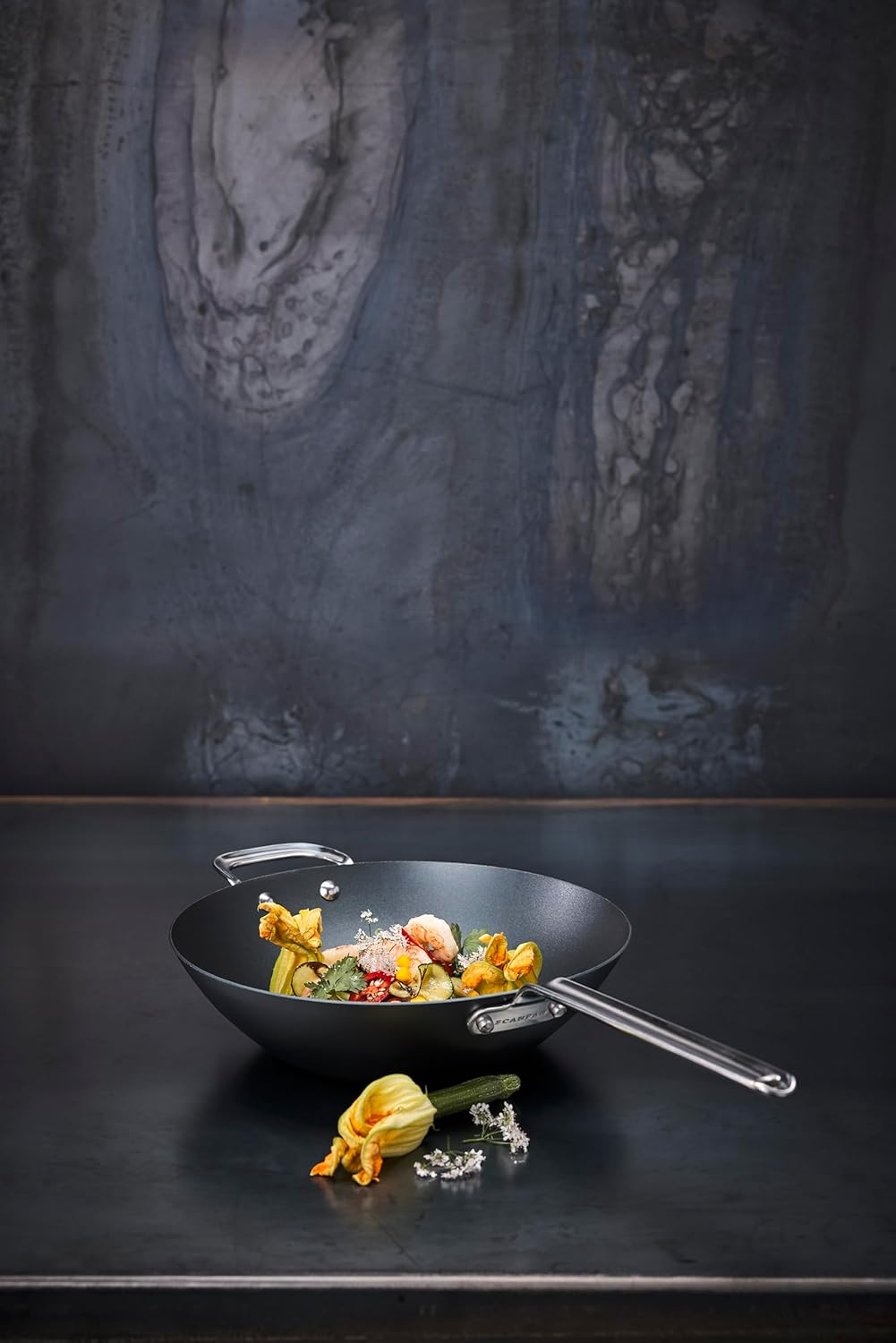 SCANPAN Black Iron Wokpfanne 30 cm | Premium Kohlenstoffstahl | Hohe Temperaturbeständigkeit | Multi