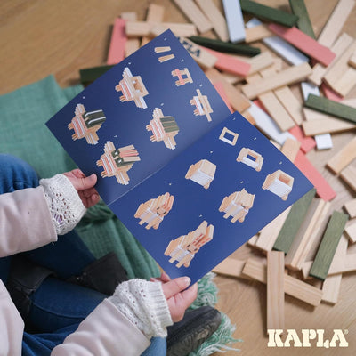 KAPLA Fass Frühling 200 farbige Plättchen (Grün, Rosa und Weiss), Holzspielzeug, Bauspiel, ab 2 Jahr