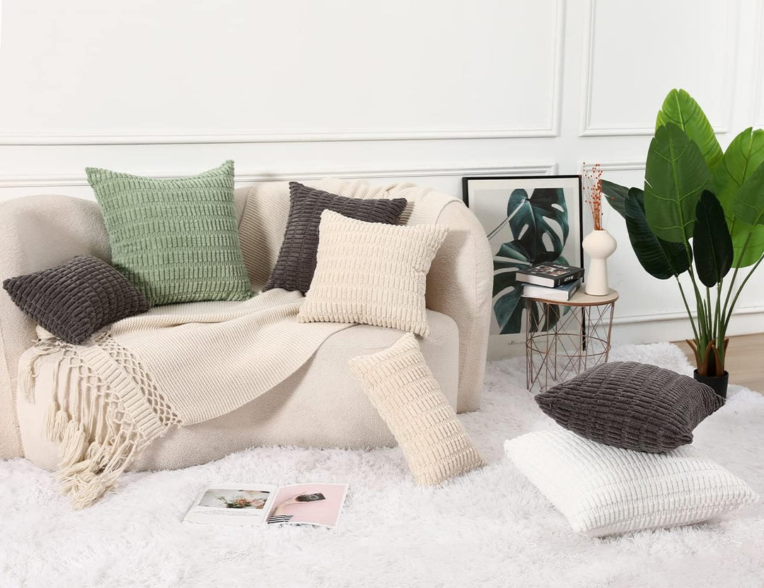 Mandioo 2er Set Beige Plüsch Boho Dekorative Wurf Kissenbezüge 55x55 cm, Super Weich gestreifte Cord