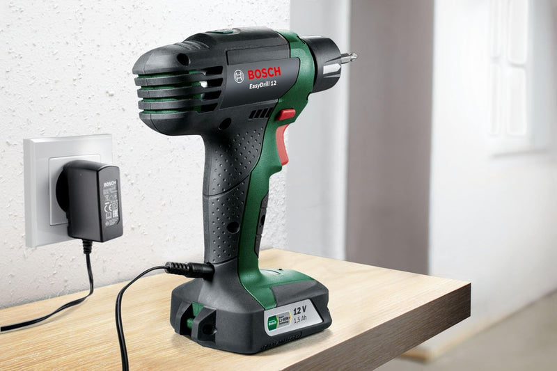 Bosch Akkuschrauber EasyDrill 12 (integrierter Akku, 12 Volt, in Tasche) + Bosch 34tlg. X-Line Class