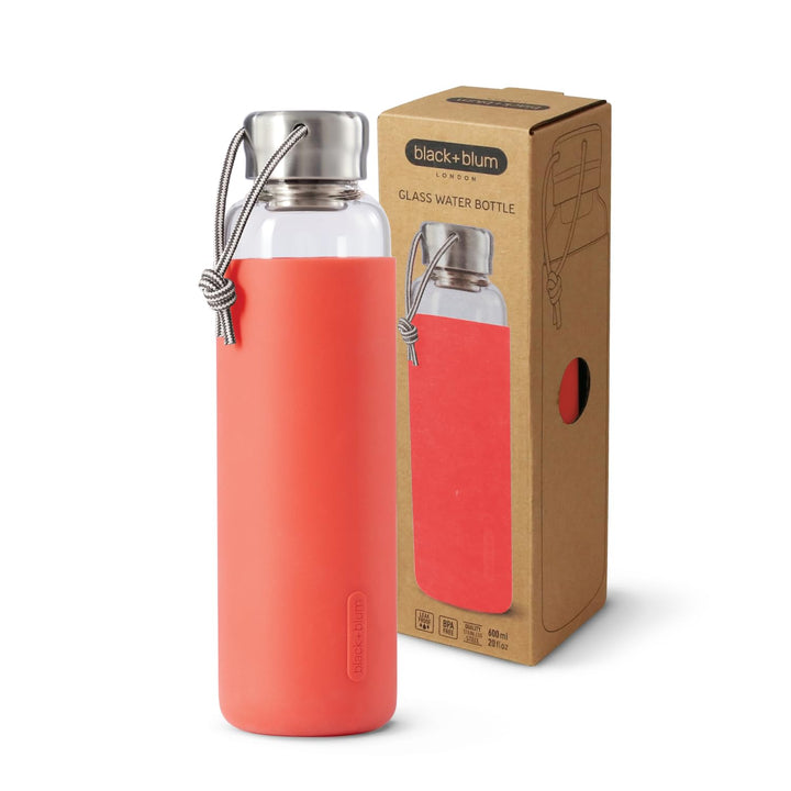 Black+Blum Wasserflasche Glas | Koralle | 600 ml | Edelstahldeckel mit Trageschlaufe | Silikonschutz