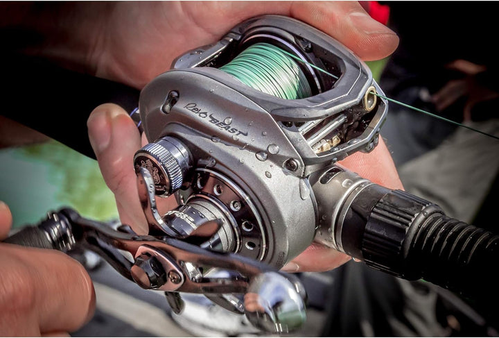 Abu Garcia Revo Beast Low Profile Baitcastrolle – Süsswasser-Raubfischrolle für grosse Hechte, Zande