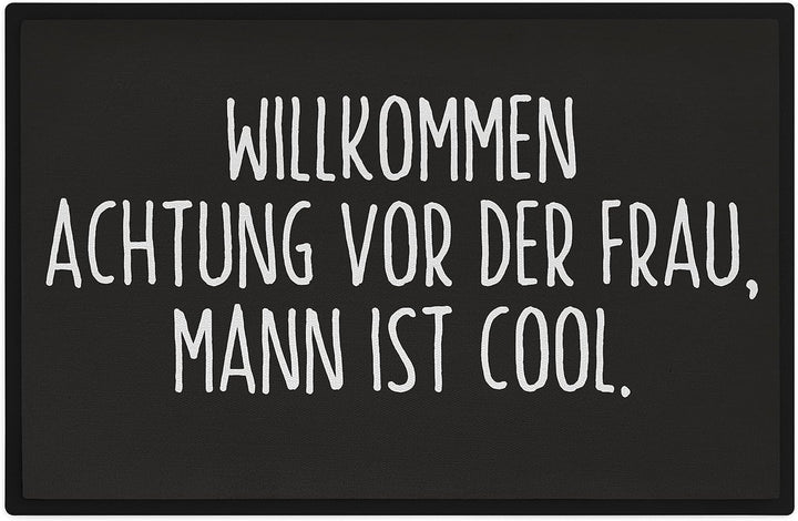 Trendation - Willkommen Fussmatte Lustig mit Spruch Geschenk Achtung Vor Der Frau Mann Ist Cool
