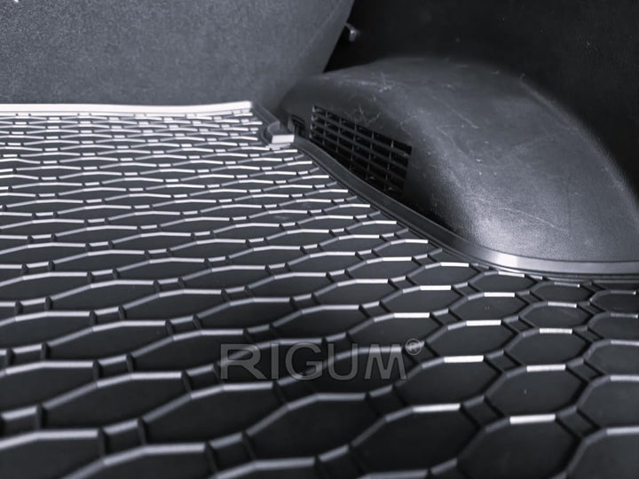 Passgenaue Kofferraumwanne und Gummifussmatten geeignet für Hyundai Santa Fe 5-Sitzer ab 2019 + Gurt