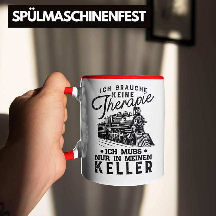 Trendation - Modelleisenbahn Tasse Geschenk für Eisenbahner Spruch Ich Muss In Meinen Keller (Rot),