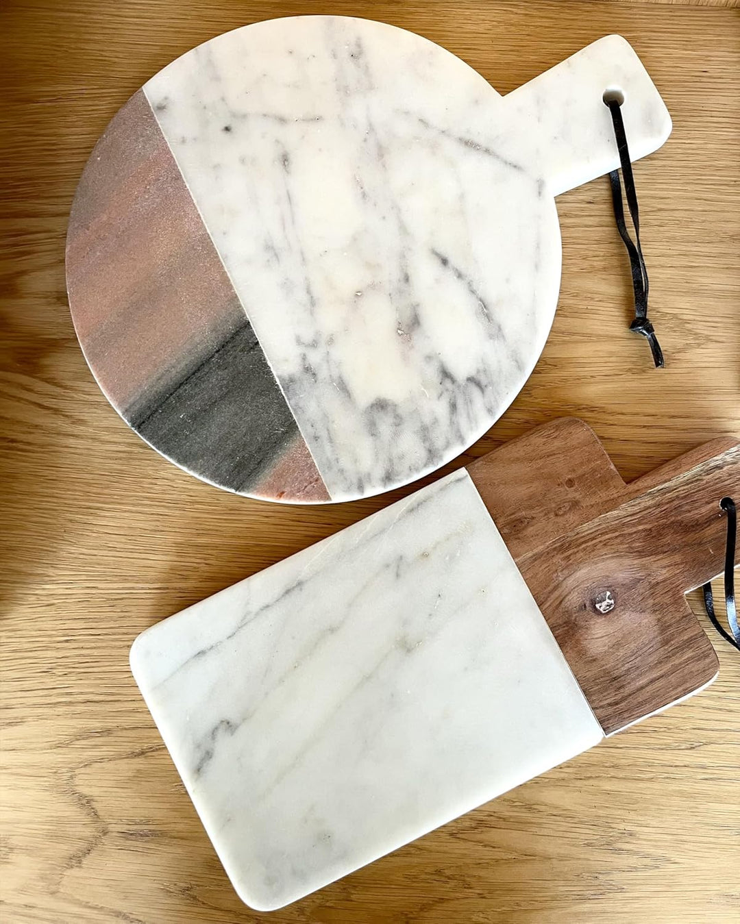 Beliani Servierplatte Marmor weiss ø 29 cm rund handgefertigt Acharnes