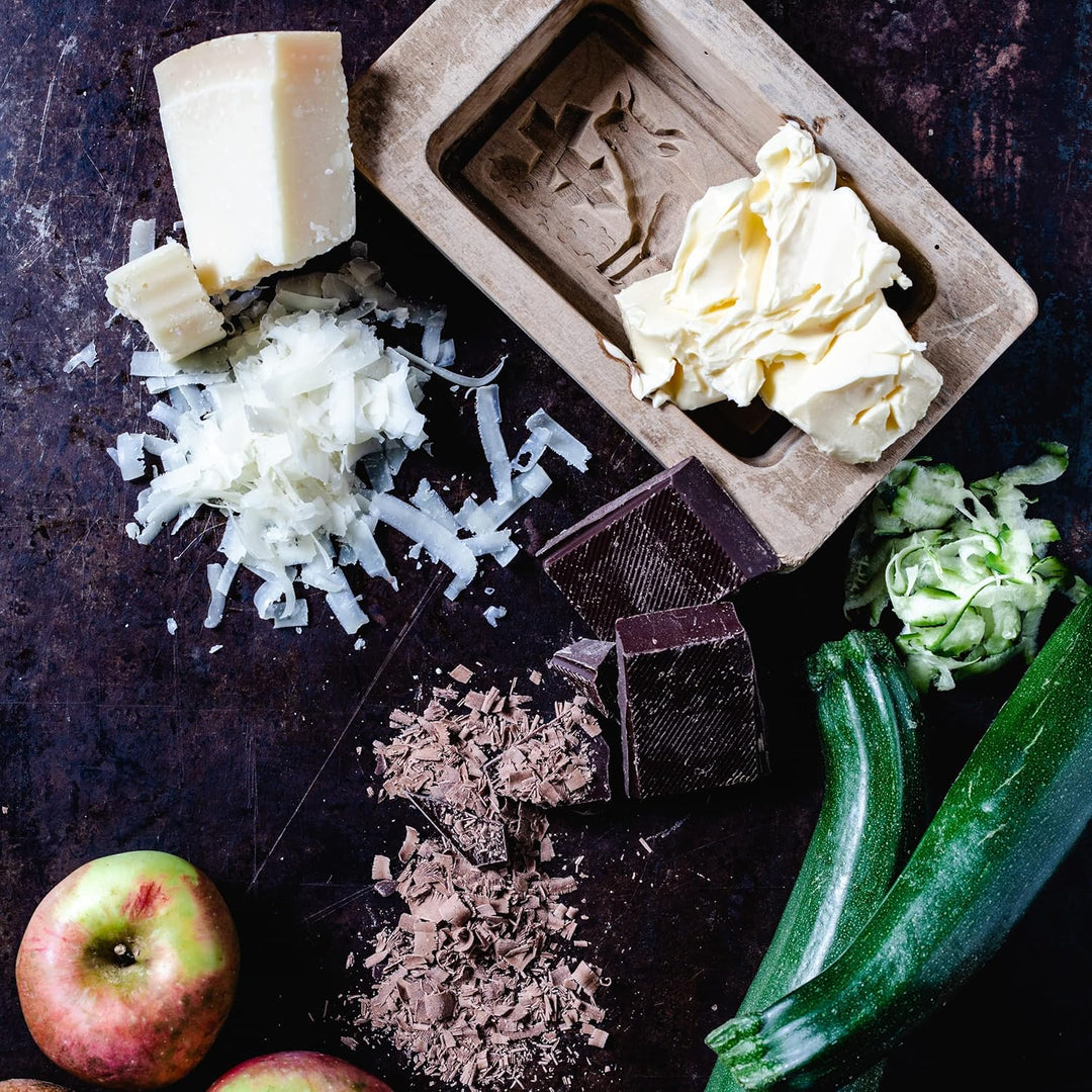 Microplane 2-Wege-Schneide Küchenreibe für Hartkäse, Apfel, Karotte, Zucchini & Schokolade aus der M