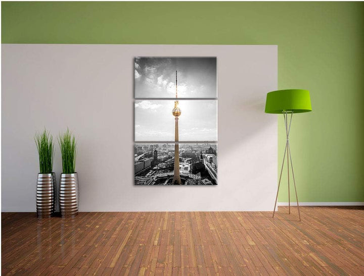 Berliner Fernsehturm am späten Nachmittag schwarz/weiss 3-Teiler Leinwandbild 120x80 Bild auf Leinwa