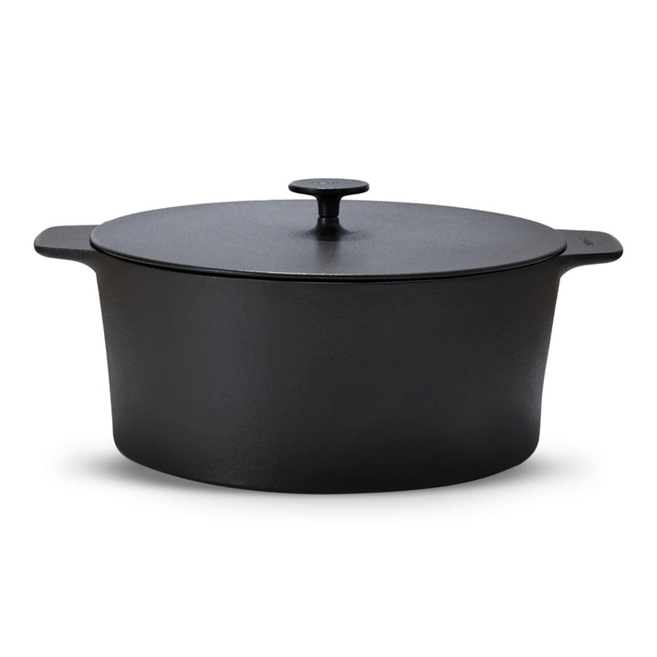 STUR Gusseisenbräter 28 cm – emaillierter Schmortopf aus Gusseisen mit 7 Litern Volumen + Deckel – G