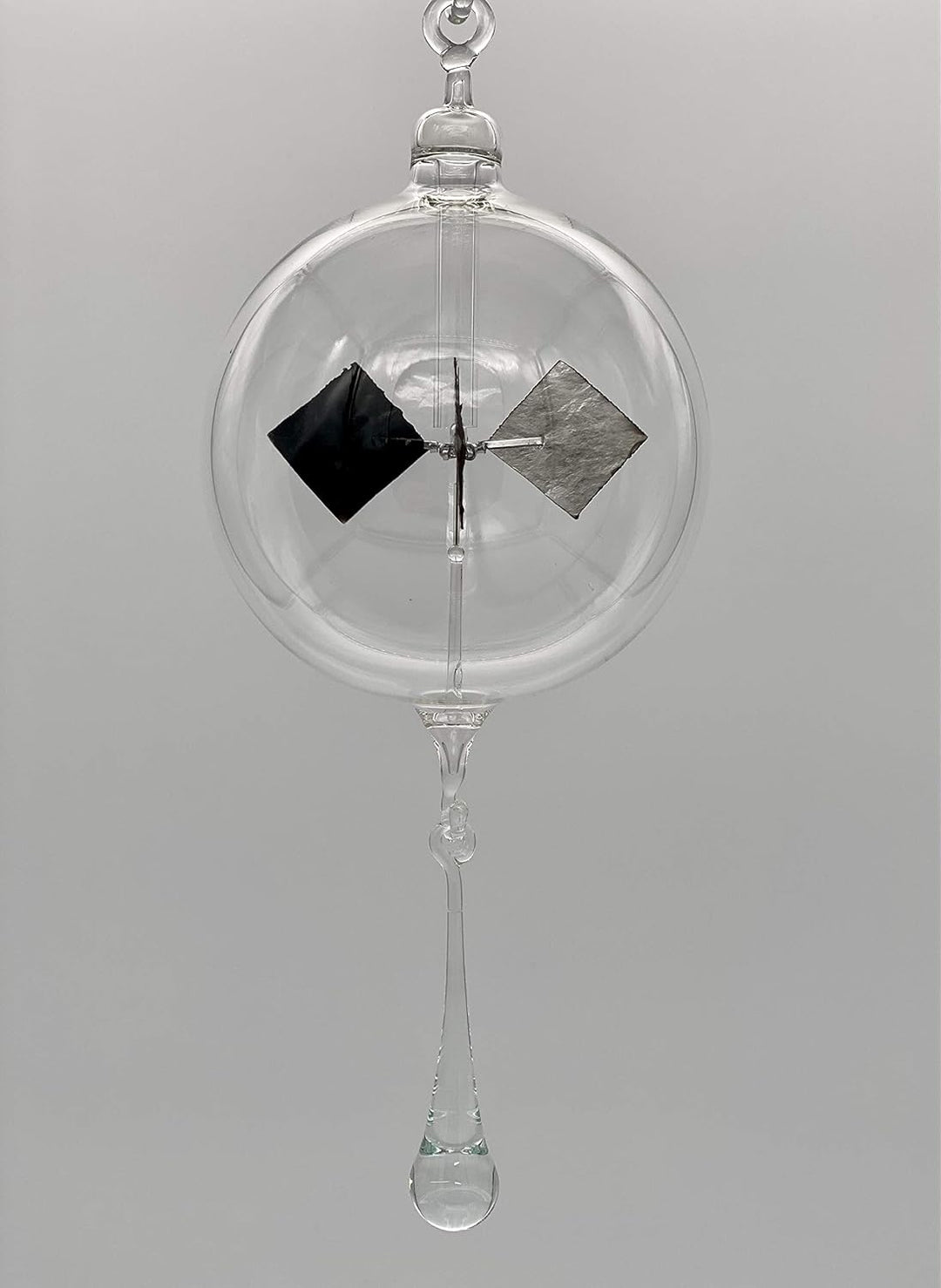 Lichtmühle Radiometer Transparent Glas Handarbeit hängend mit Tropfen