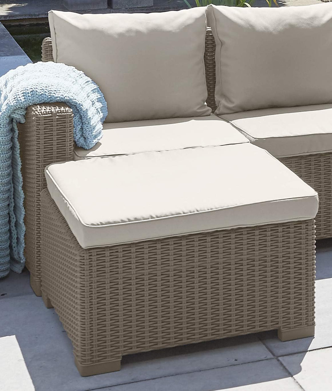 Allibert by Keter California Gartentisch aus Kunststoff, Beistelltisch für Garten, Terrasse & Balkon