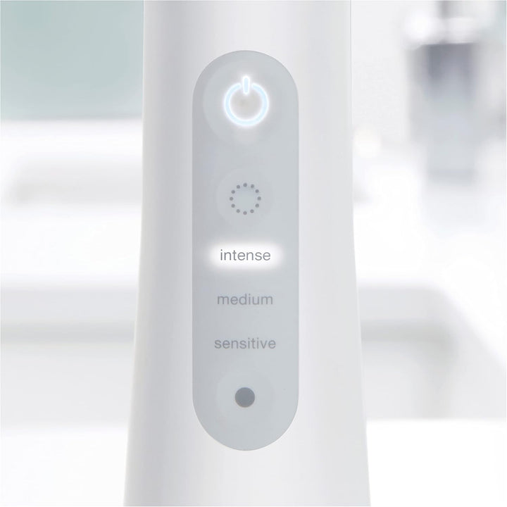 Oral-B AquaCare 6 Pro-Expert Munddusche, 2 Ersatzdüsen, Zahnzwischenraumreiniger mit 6 Putzmodi für