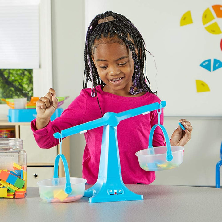 Learning Resources Balkenwaagen-Set mit 4 Stück, transparente Doppel-Balkenwaage für Flüssigkeiten u